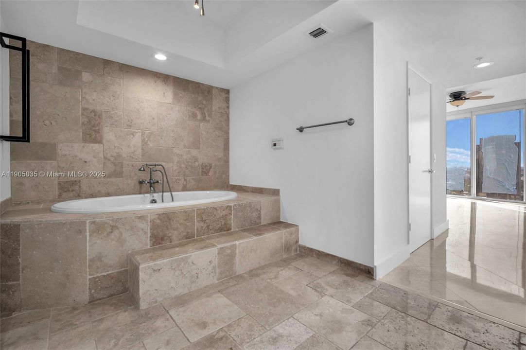 For Sale: $1,180,000 (2 beds, 2 baths, 1869 Square Feet)