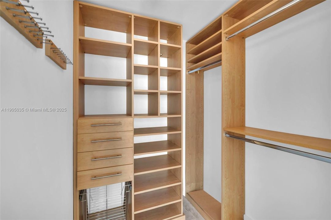 For Sale: $1,180,000 (2 beds, 2 baths, 1869 Square Feet)