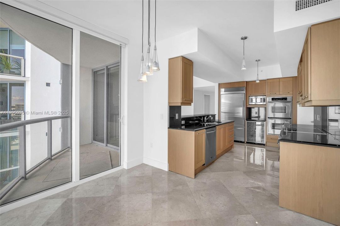 For Sale: $1,180,000 (2 beds, 2 baths, 1869 Square Feet)