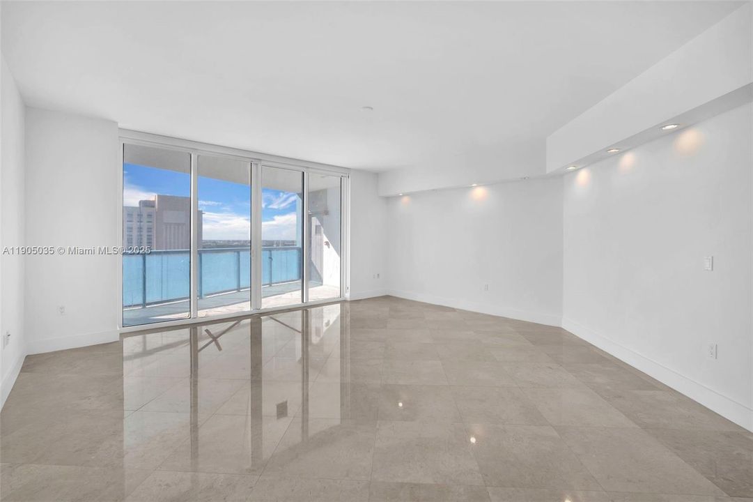 For Sale: $1,180,000 (2 beds, 2 baths, 1869 Square Feet)