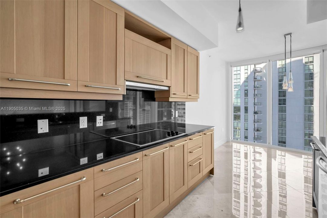 For Sale: $1,180,000 (2 beds, 2 baths, 1869 Square Feet)