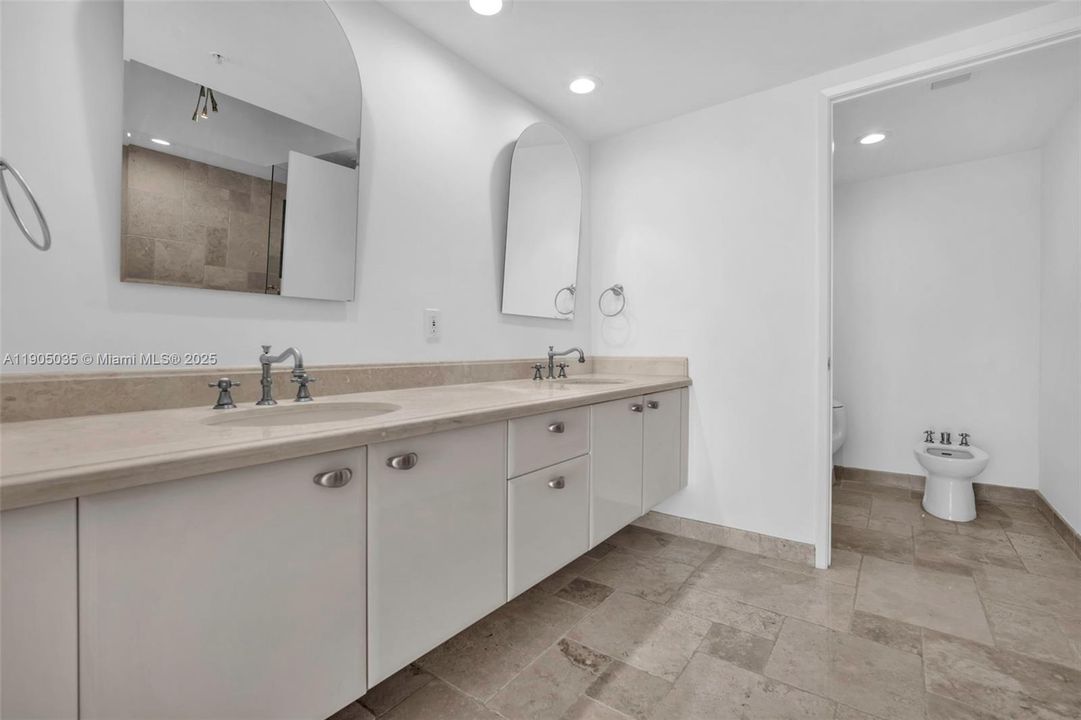 For Sale: $1,180,000 (2 beds, 2 baths, 1869 Square Feet)