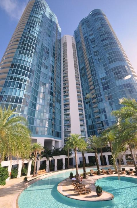 For Sale: $1,180,000 (2 beds, 2 baths, 1869 Square Feet)