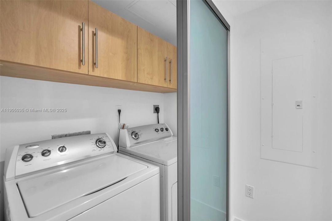 For Sale: $1,180,000 (2 beds, 2 baths, 1869 Square Feet)