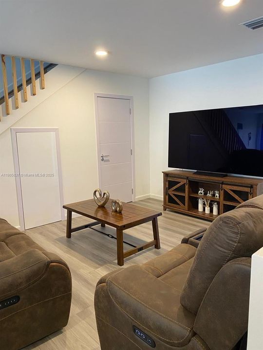 出租: $2,650 (3 贝兹, 2 浴室, 1236 平方英尺)