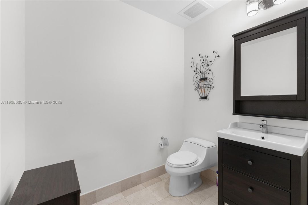 For Sale: $895,000 (1 beds, 1 baths, 1168 Square Feet)