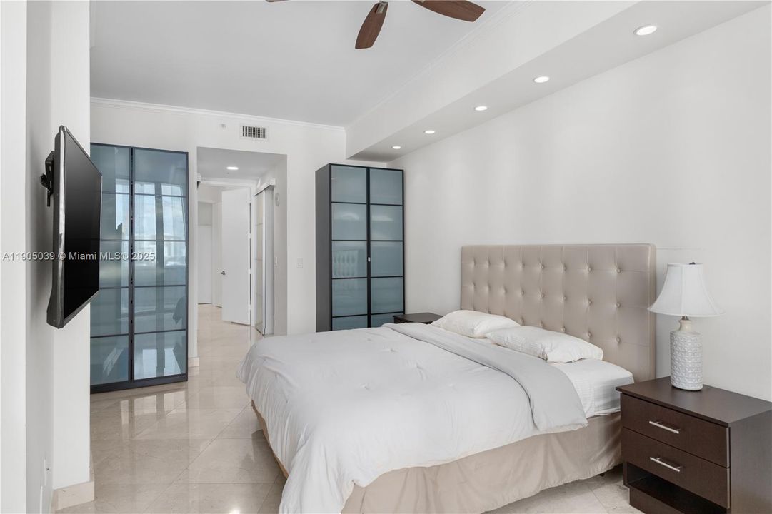 For Sale: $895,000 (1 beds, 1 baths, 1168 Square Feet)