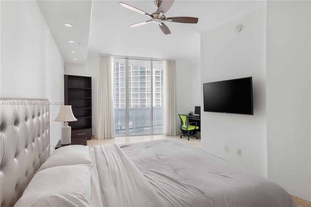 For Sale: $895,000 (1 beds, 1 baths, 1168 Square Feet)