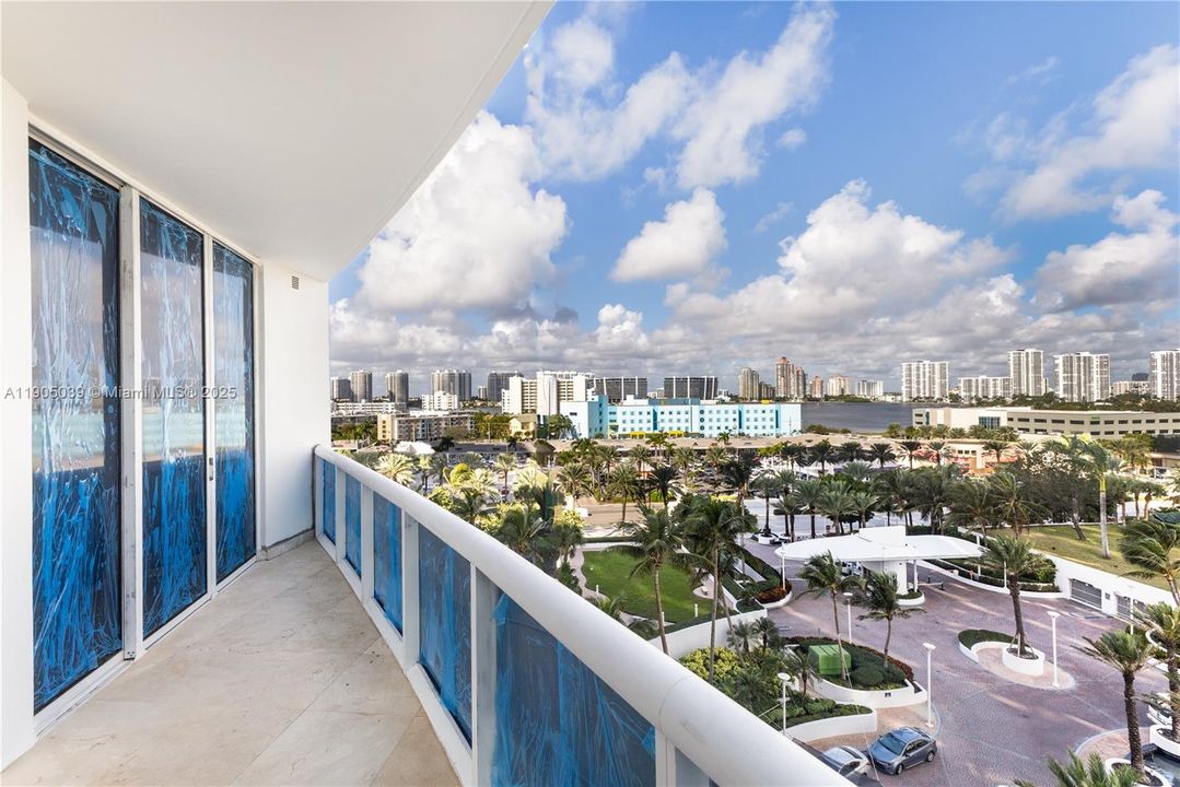 For Sale: $895,000 (1 beds, 1 baths, 1168 Square Feet)