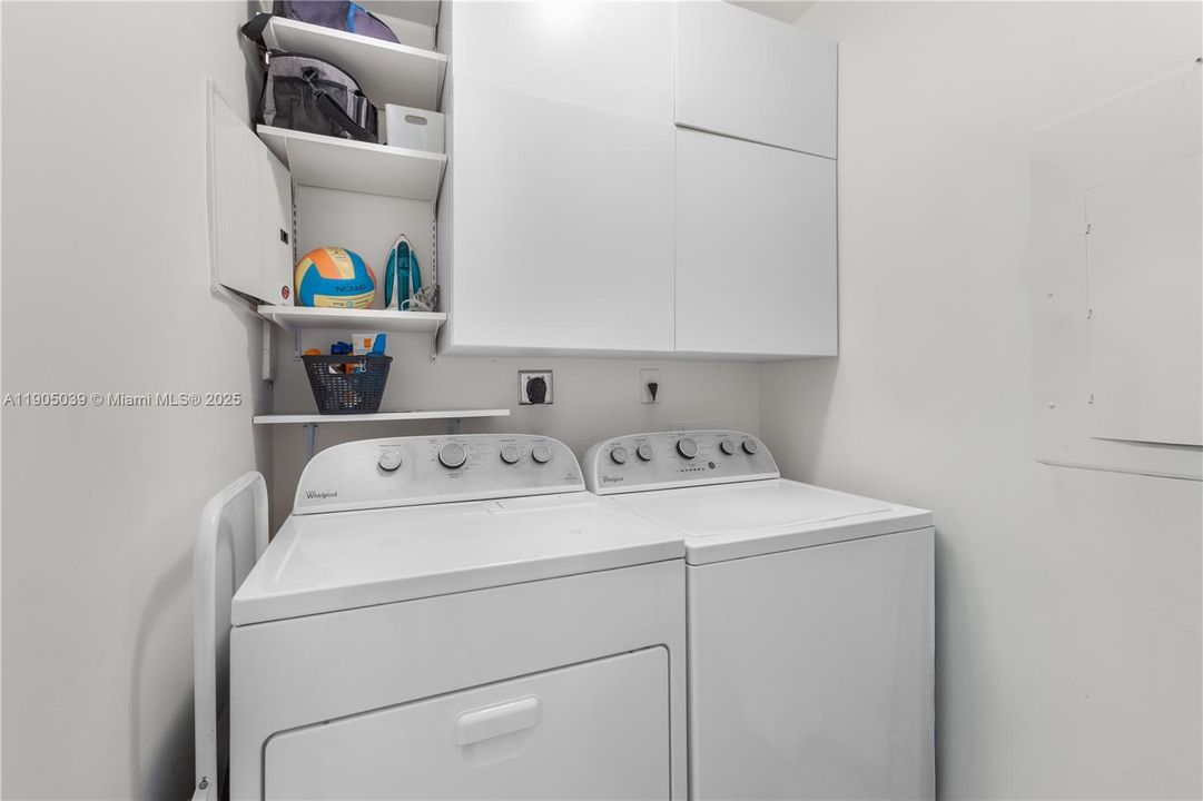 For Sale: $895,000 (1 beds, 1 baths, 1168 Square Feet)