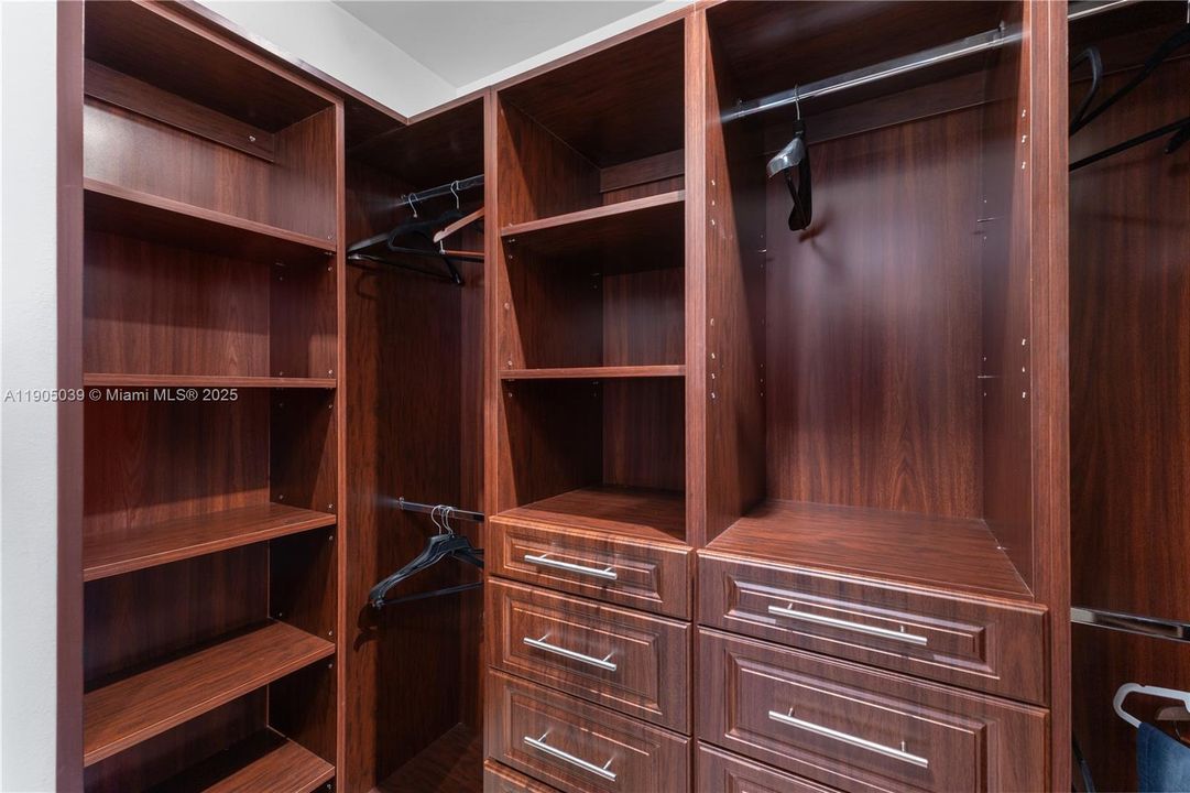 For Sale: $895,000 (1 beds, 1 baths, 1168 Square Feet)