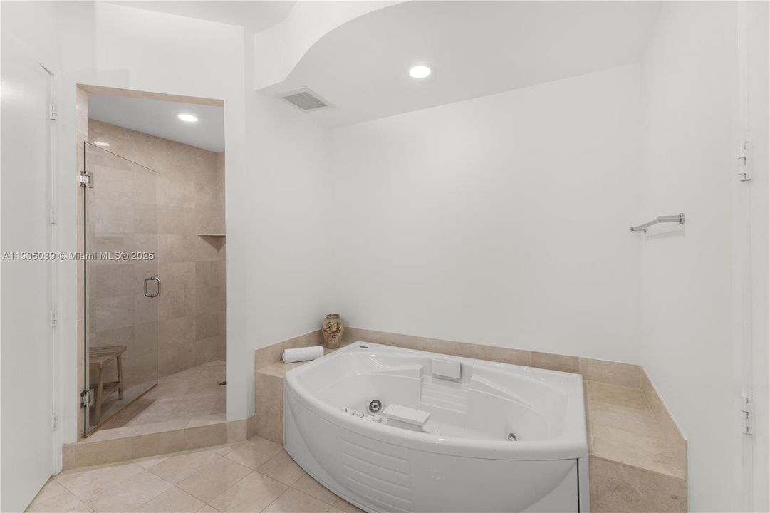 For Sale: $895,000 (1 beds, 1 baths, 1168 Square Feet)