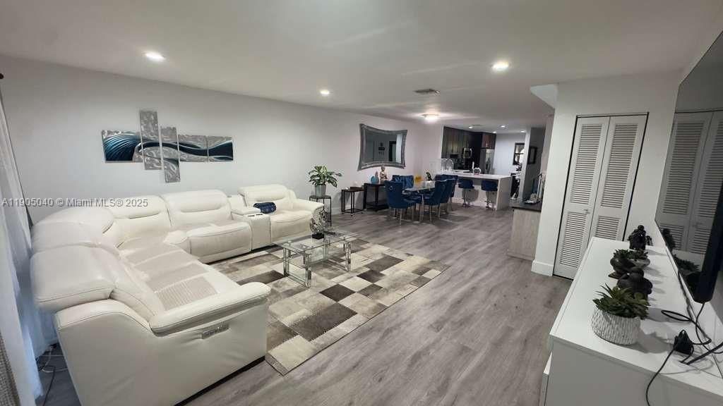 Active With Contract: $3,600 (3 beds, 2 baths, 1630 Square Feet)