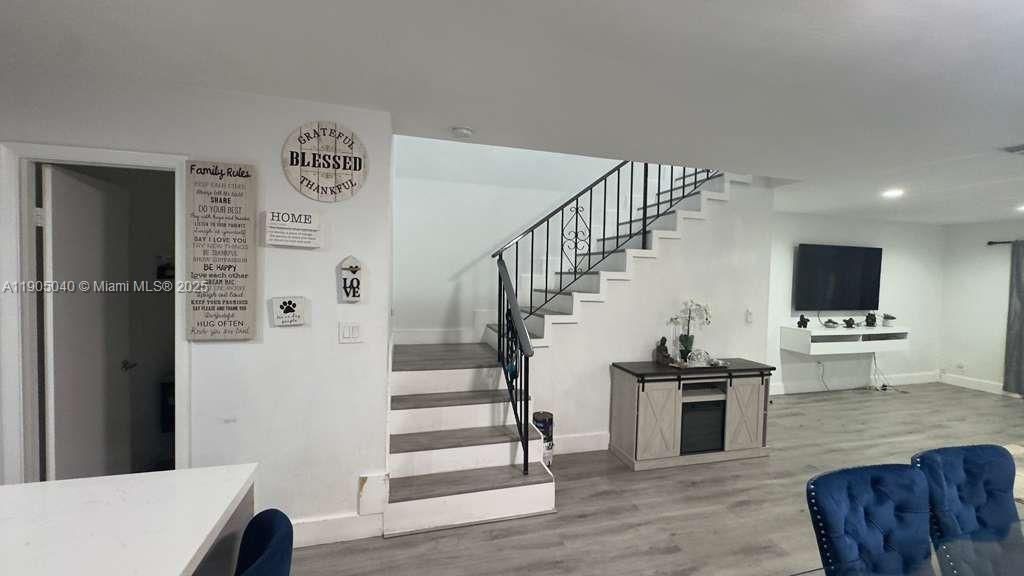 Active With Contract: $3,600 (3 beds, 2 baths, 1630 Square Feet)