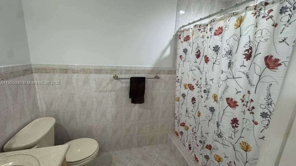 Active With Contract: $3,600 (3 beds, 2 baths, 1630 Square Feet)