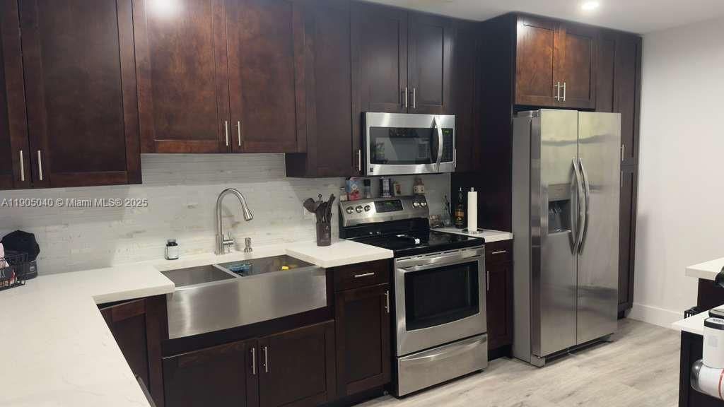 Active With Contract: $3,600 (3 beds, 2 baths, 1630 Square Feet)