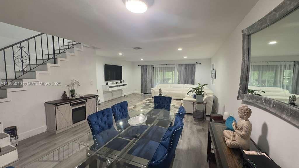 Active With Contract: $3,600 (3 beds, 2 baths, 1630 Square Feet)