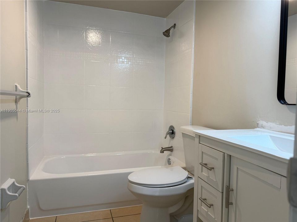 Recently Rented: $1,975 (2 beds, 1 baths, 760 Square Feet)