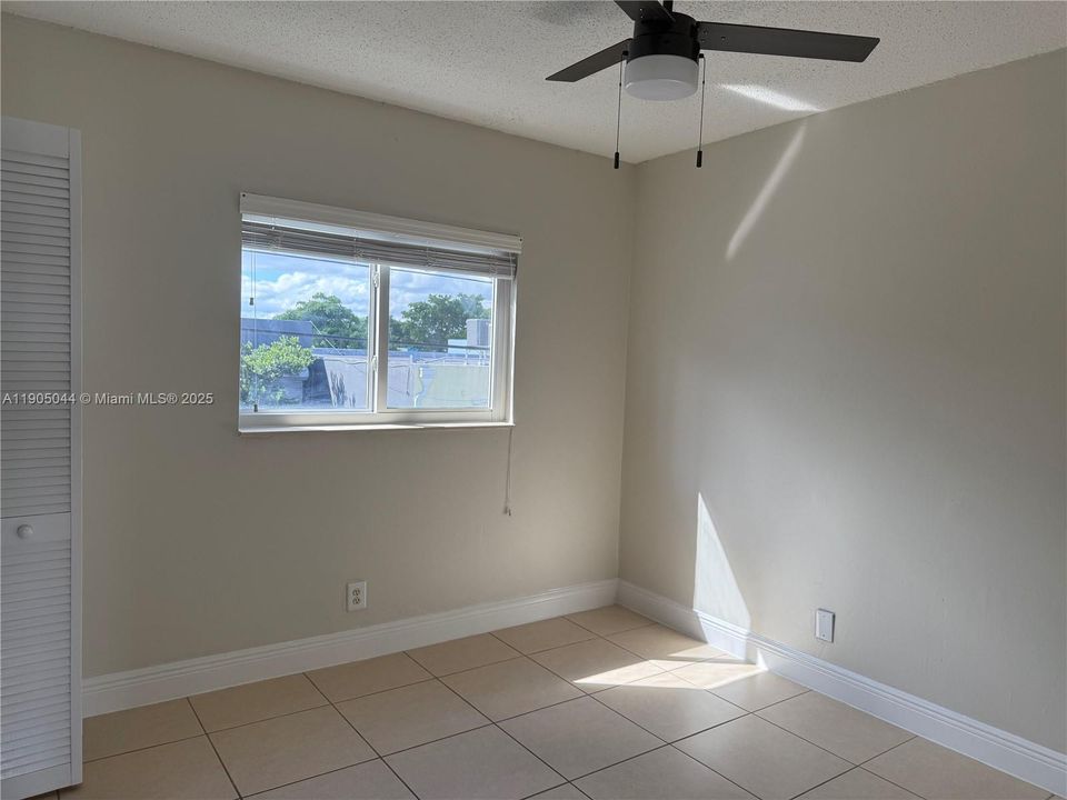 Recently Rented: $1,975 (2 beds, 1 baths, 760 Square Feet)
