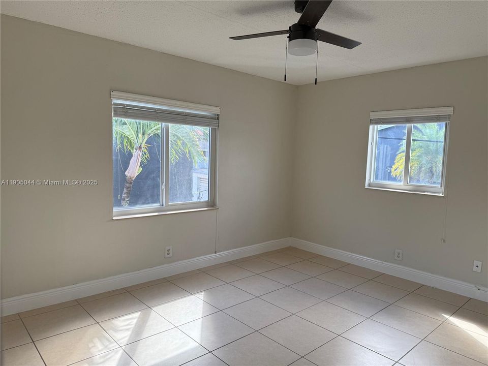 Recently Rented: $1,975 (2 beds, 1 baths, 760 Square Feet)