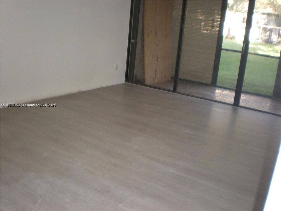 出租: $1,700 (2 贝兹, 2 浴室, 858 平方英尺)