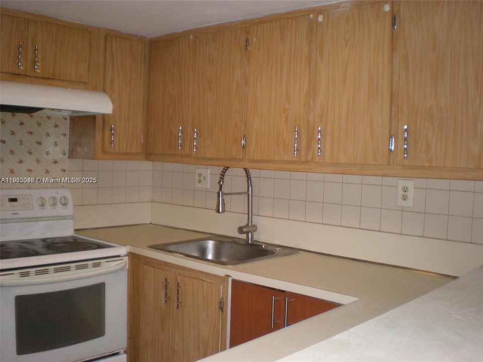 出租: $1,700 (2 贝兹, 2 浴室, 858 平方英尺)