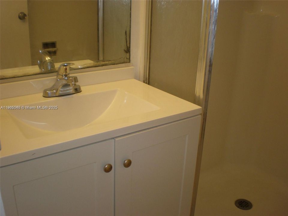 出租: $1,700 (2 贝兹, 2 浴室, 858 平方英尺)