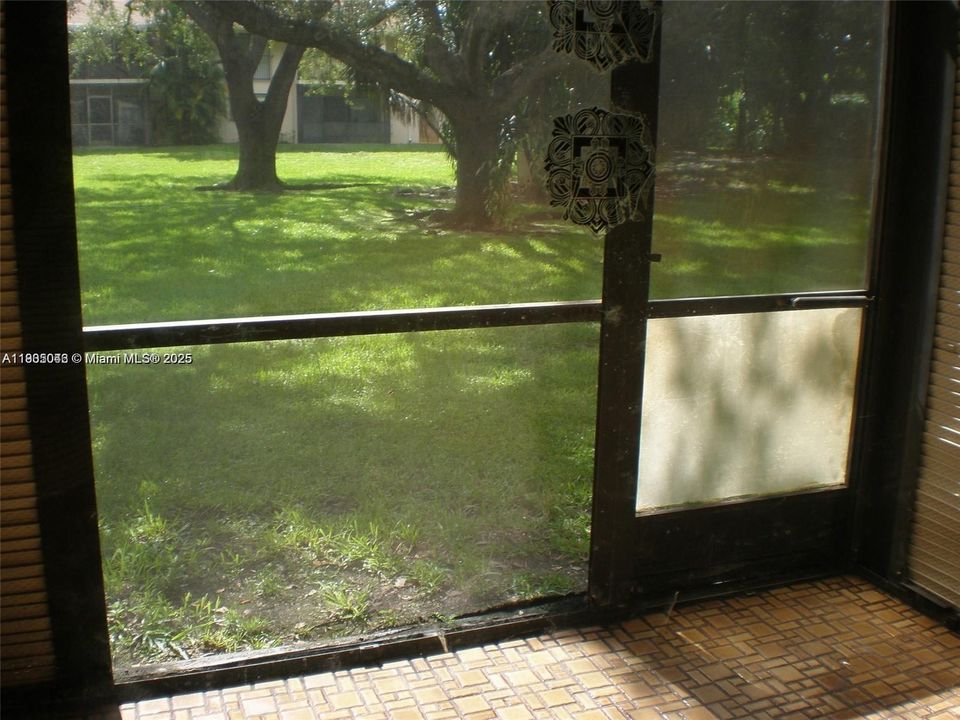 出租: $1,700 (2 贝兹, 2 浴室, 858 平方英尺)