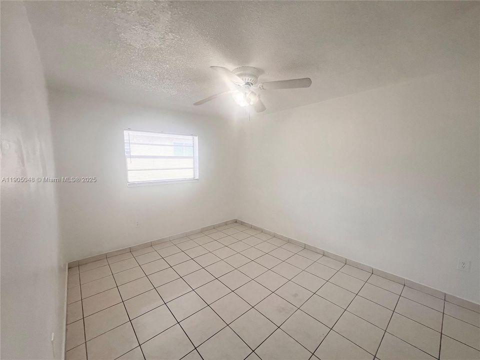 Recently Rented: $1,950 (2 beds, 1 baths, 5272 Square Feet)