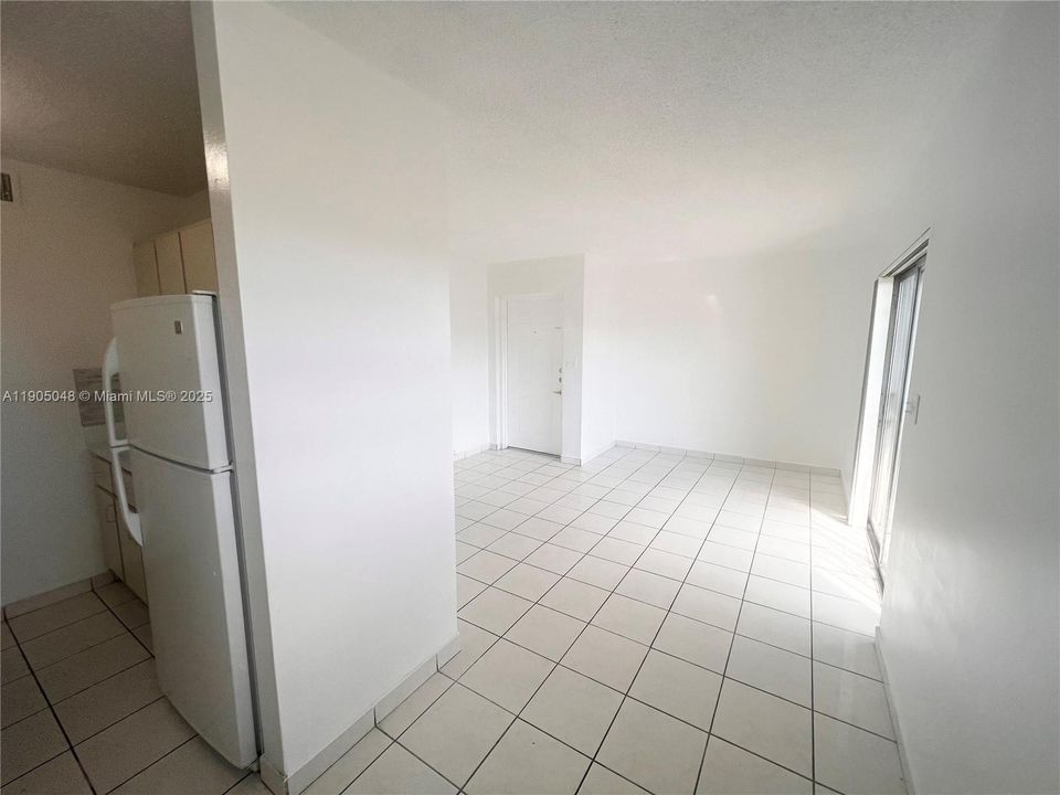 Recently Rented: $1,950 (2 beds, 1 baths, 5272 Square Feet)