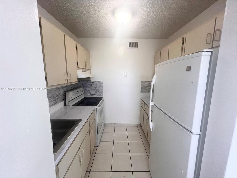 Recently Rented: $1,950 (2 beds, 1 baths, 5272 Square Feet)