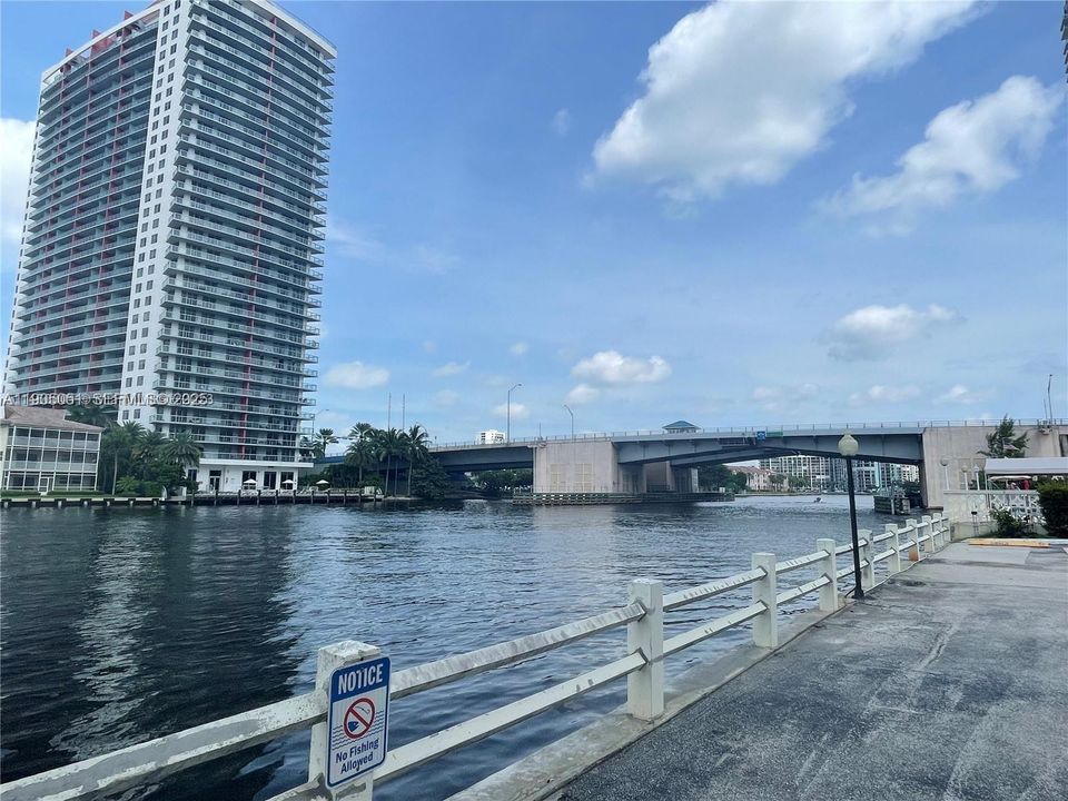 Active With Contract: $1,720 (1 beds, 1 baths, 780 Square Feet)