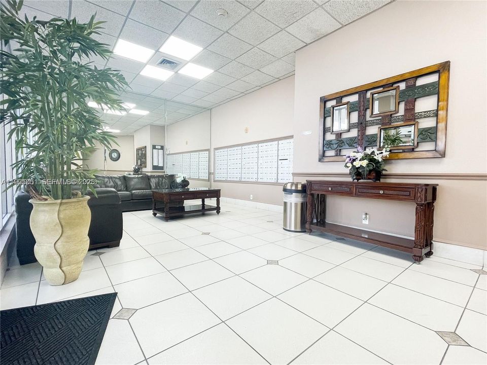 Active With Contract: $1,720 (1 beds, 1 baths, 780 Square Feet)