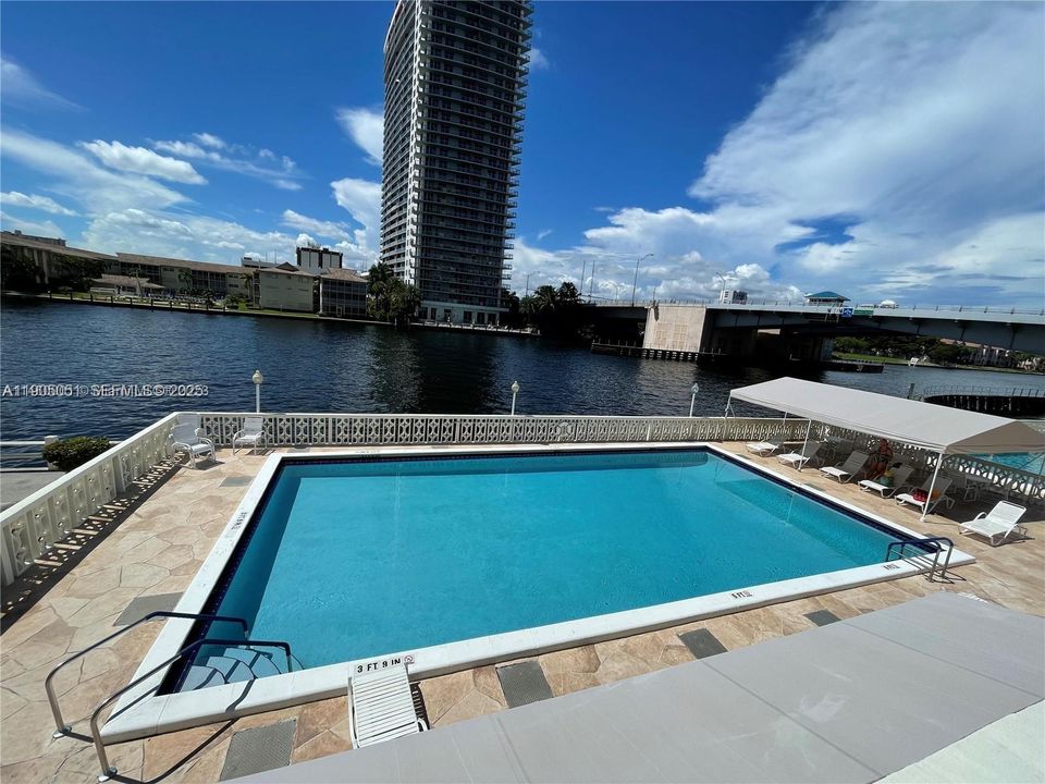 Active With Contract: $1,720 (1 beds, 1 baths, 780 Square Feet)