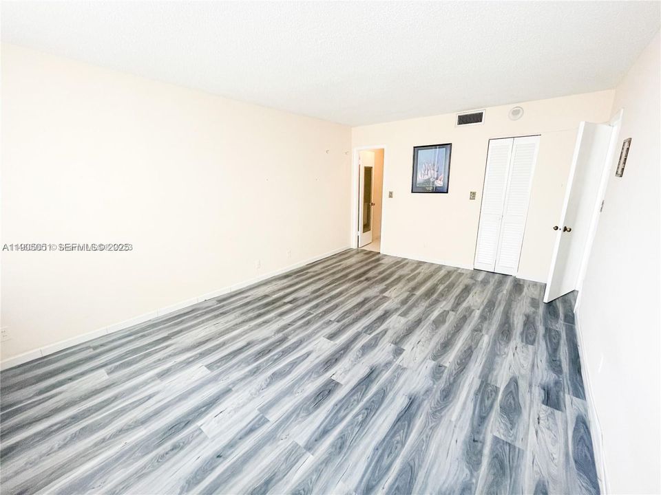 Active With Contract: $1,720 (1 beds, 1 baths, 780 Square Feet)