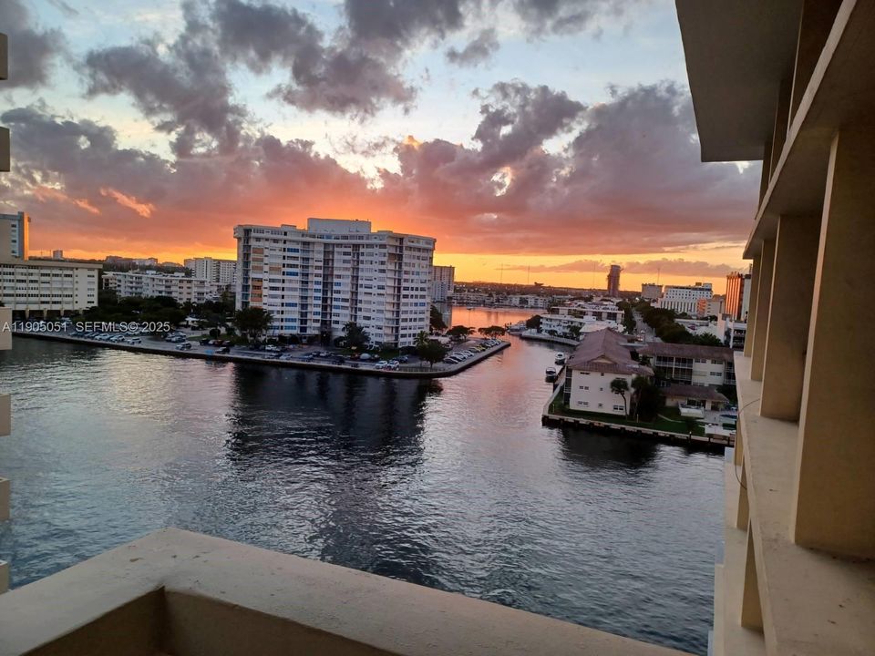 Active With Contract: $1,720 (1 beds, 1 baths, 780 Square Feet)