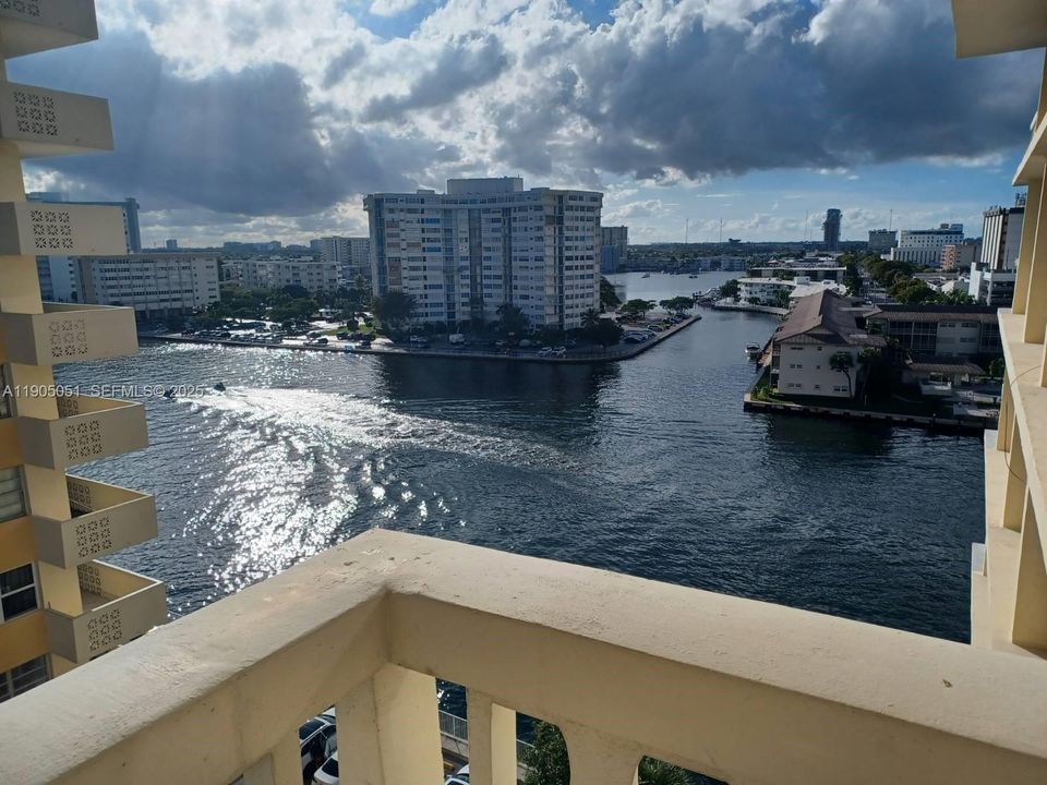 Active With Contract: $1,720 (1 beds, 1 baths, 780 Square Feet)