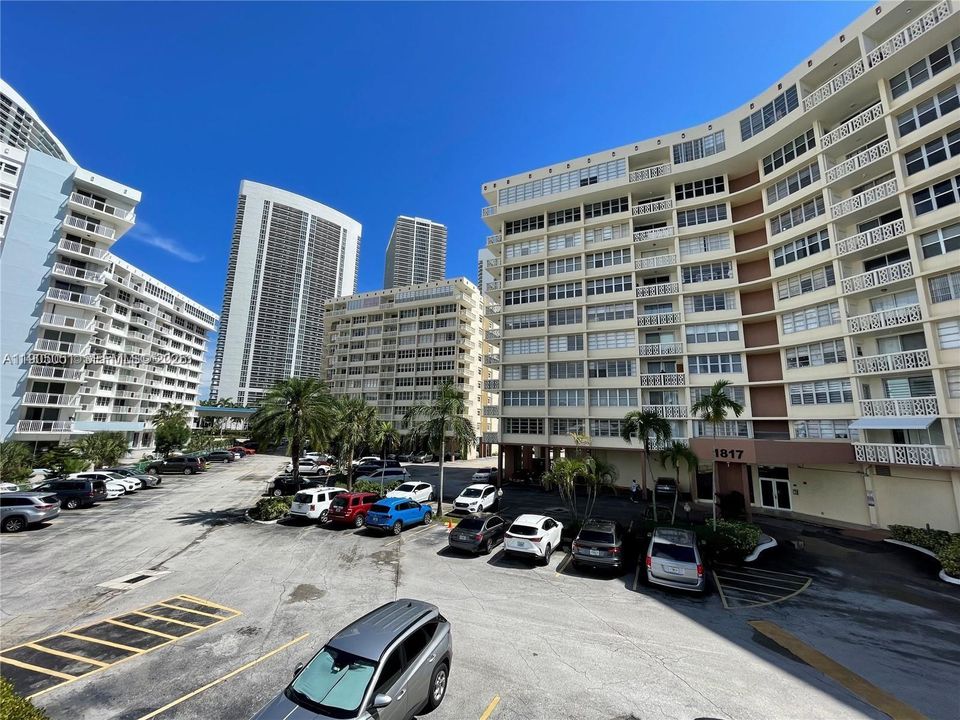 Active With Contract: $1,720 (1 beds, 1 baths, 780 Square Feet)