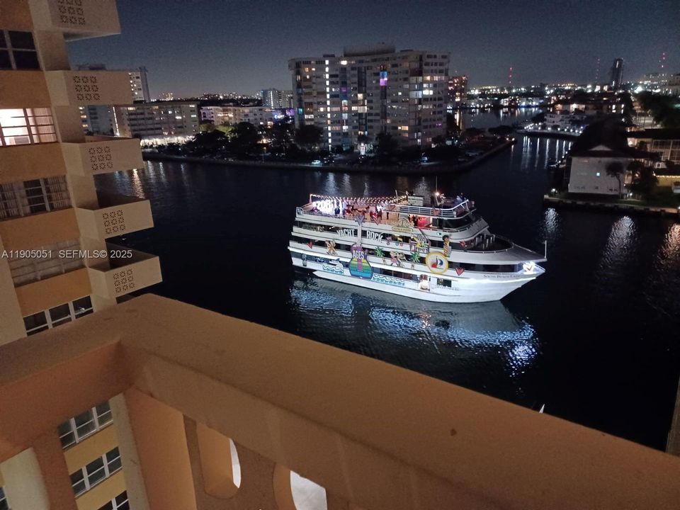 Active With Contract: $1,720 (1 beds, 1 baths, 780 Square Feet)