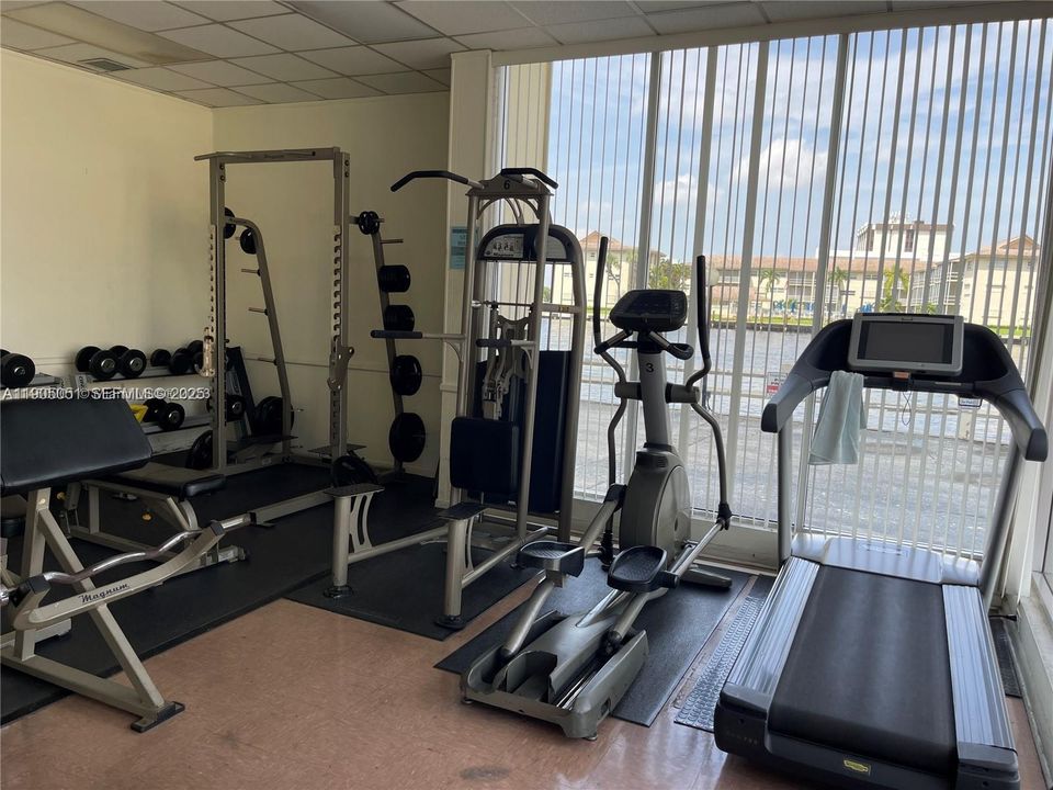 Active With Contract: $1,720 (1 beds, 1 baths, 780 Square Feet)