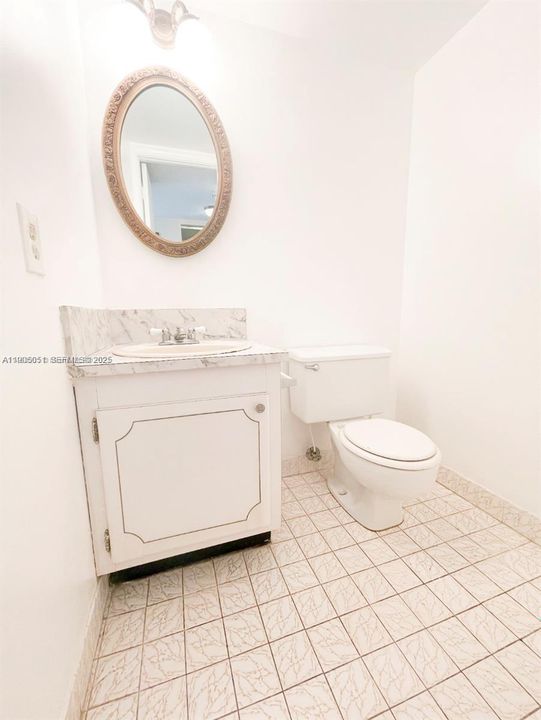 Active With Contract: $1,720 (1 beds, 1 baths, 780 Square Feet)