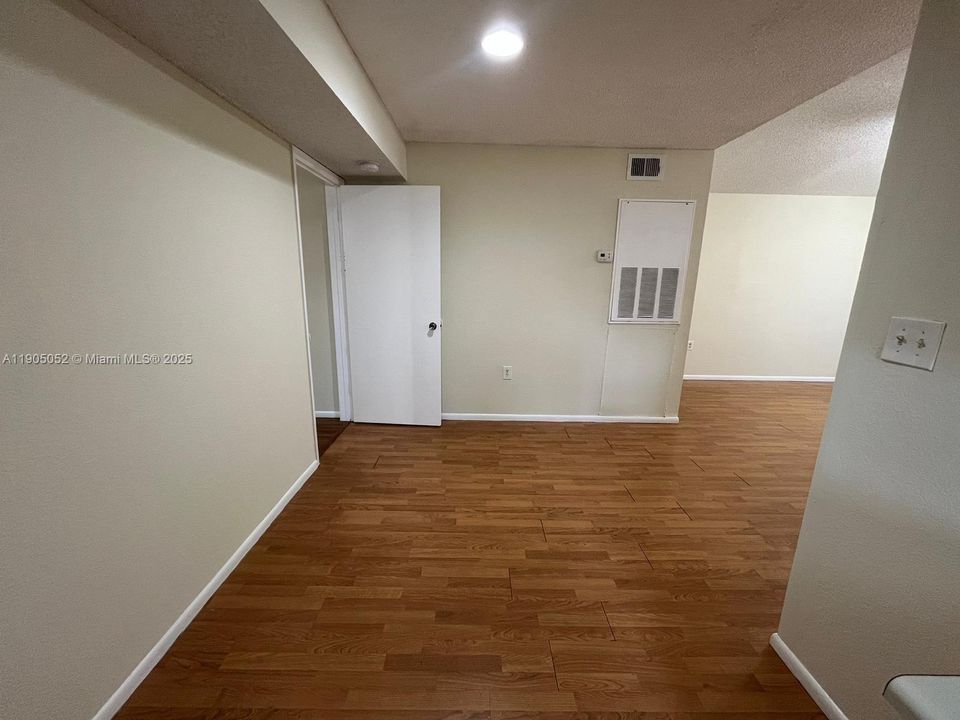 For Rent: $2,250 (1 beds, 1 baths, 747 Square Feet)