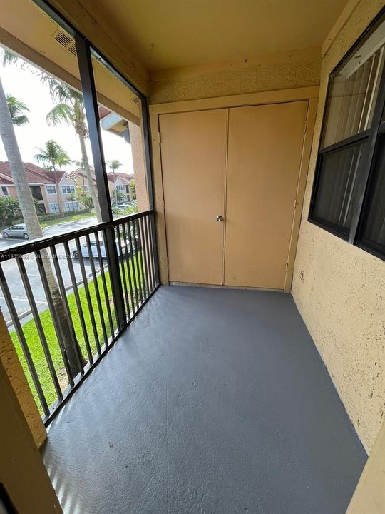For Rent: $2,250 (1 beds, 1 baths, 747 Square Feet)