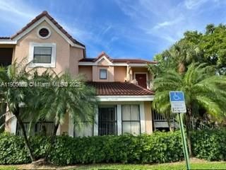 For Rent: $2,250 (1 beds, 1 baths, 747 Square Feet)