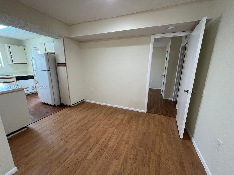 For Rent: $2,250 (1 beds, 1 baths, 747 Square Feet)