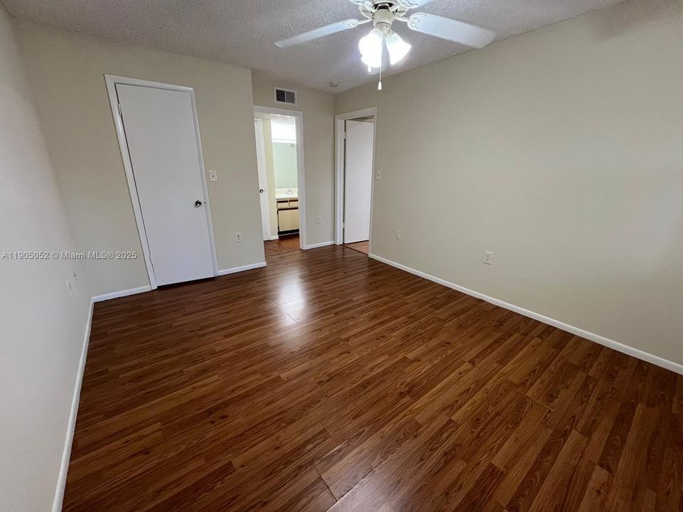 For Rent: $2,250 (1 beds, 1 baths, 747 Square Feet)