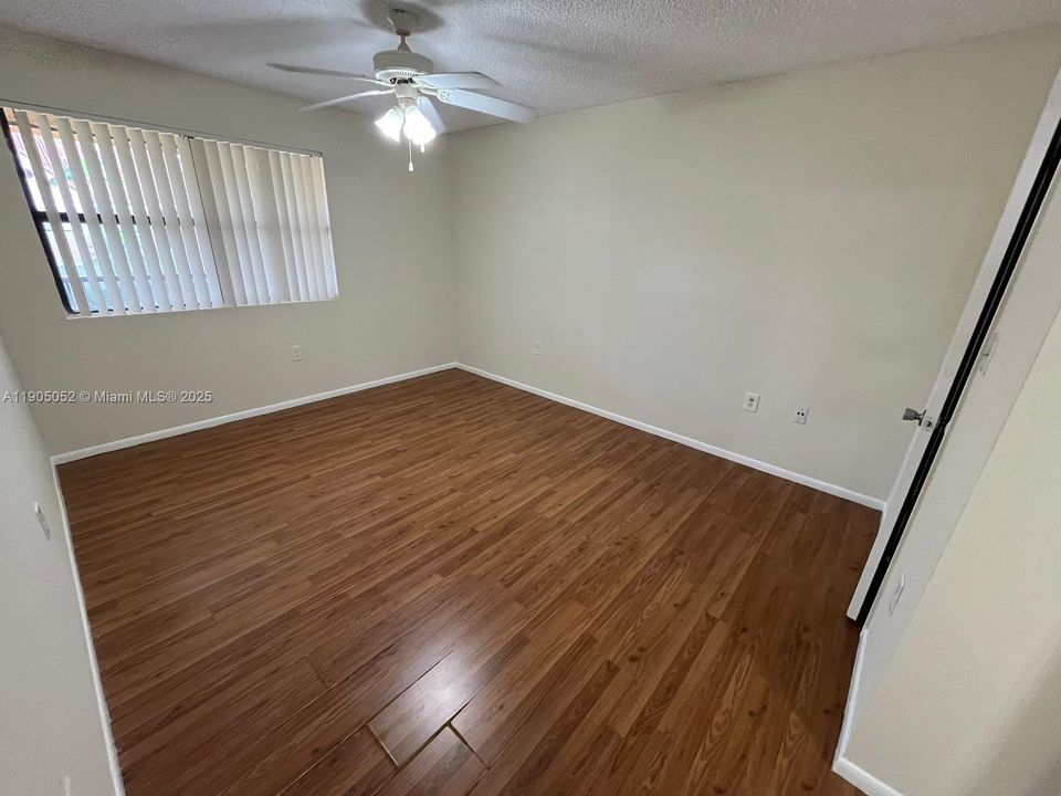 For Rent: $2,250 (1 beds, 1 baths, 747 Square Feet)