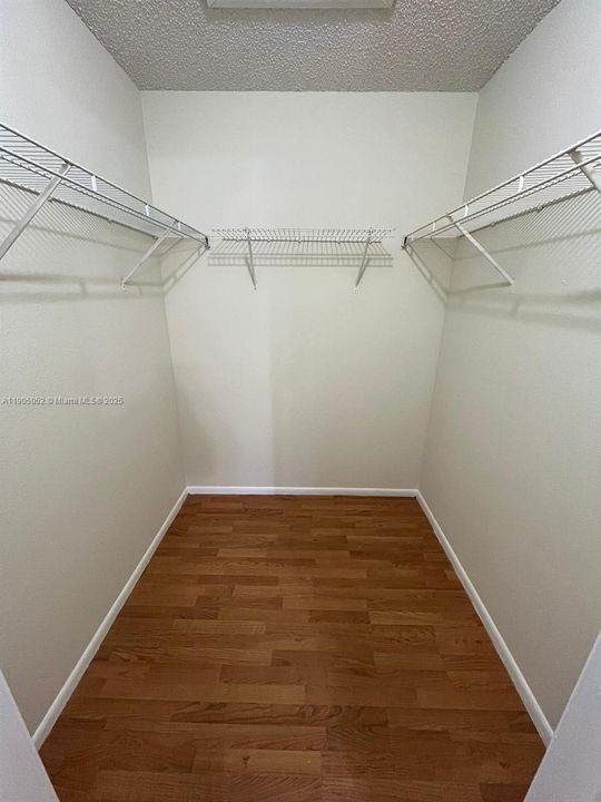 For Rent: $2,250 (1 beds, 1 baths, 747 Square Feet)