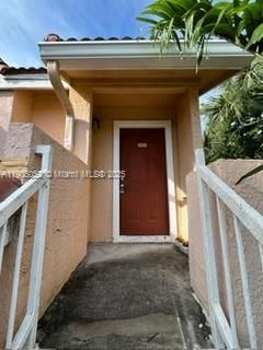 For Rent: $2,250 (1 beds, 1 baths, 747 Square Feet)