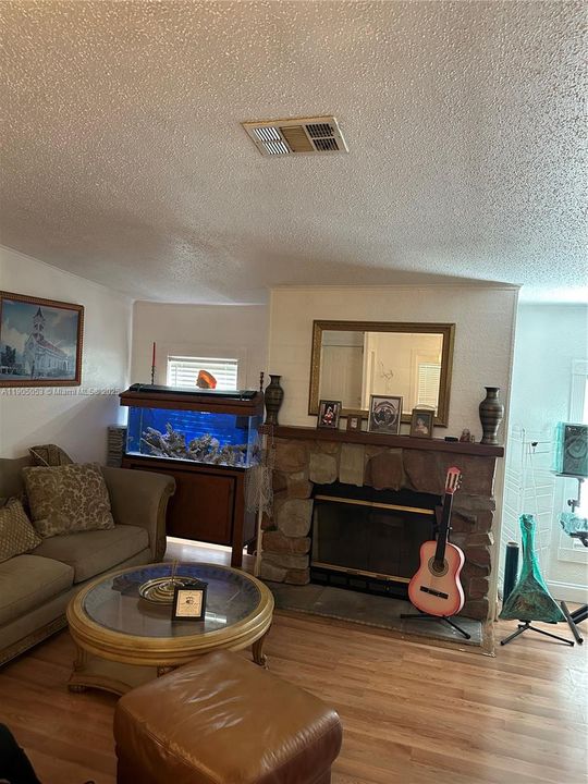 待售: $259,000 (3 贝兹, 2 浴室, 1430 平方英尺)